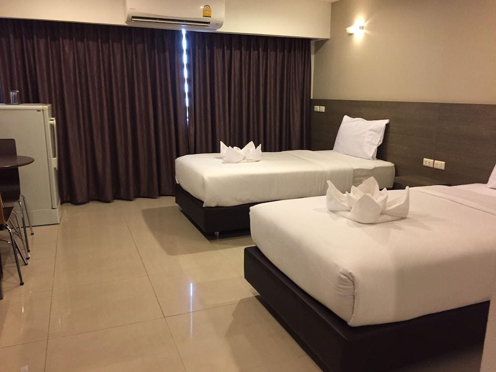 14Resort Room Type - Deluxe Twin Room