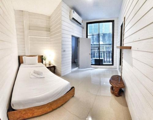 Back Home Backpackers Hostel Room Type - Single Room with Private Bathroom