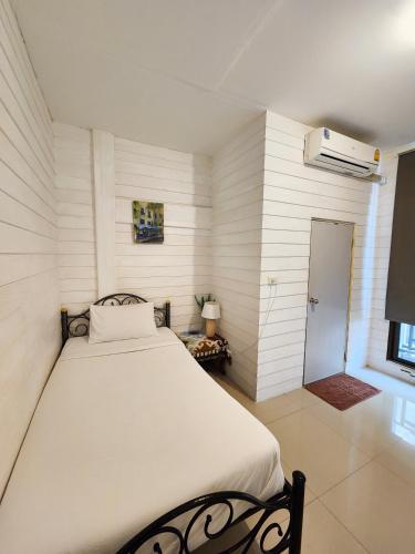 Back Home Backpackers Hostel