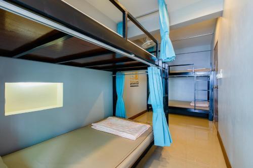Restiny Hostel Room Type - Quadruple Room with Shared Bathroom