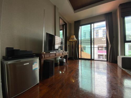Yotaka Bangkok Hotel - Tap to explore photos