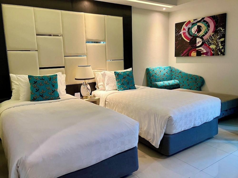Hotel Clover Asoke Room Type - Clover Green Room