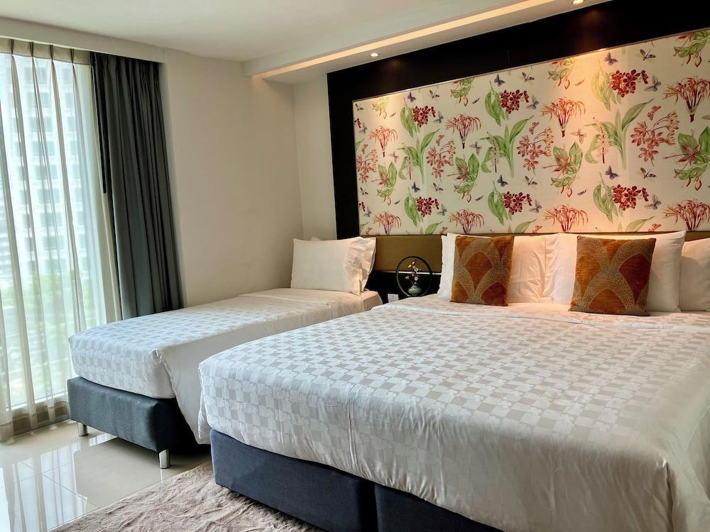 Hotel Clover Asoke Room Type - Junior Family Room