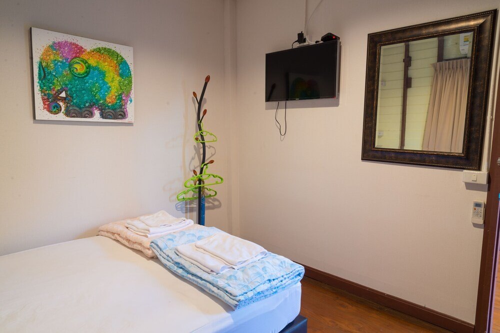 NTY Hostel BKK Airport Room Type - Private Room with Shared Bathroom