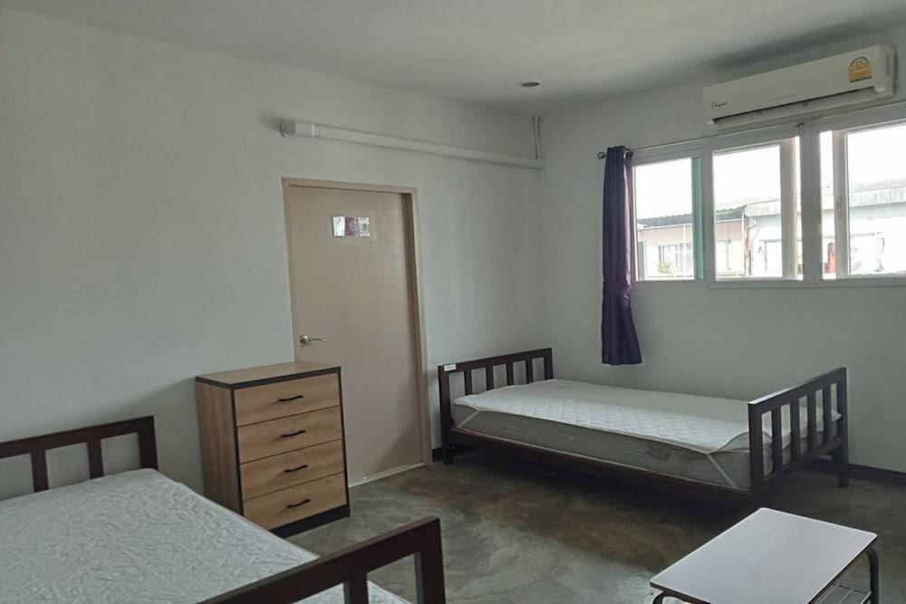Sleep Dee Hostel Room Type - Family Room, Private Bathroom