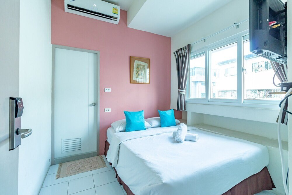 Sleep Dee Hostel Room Type - Deluxe Double Room, Private Bathroom