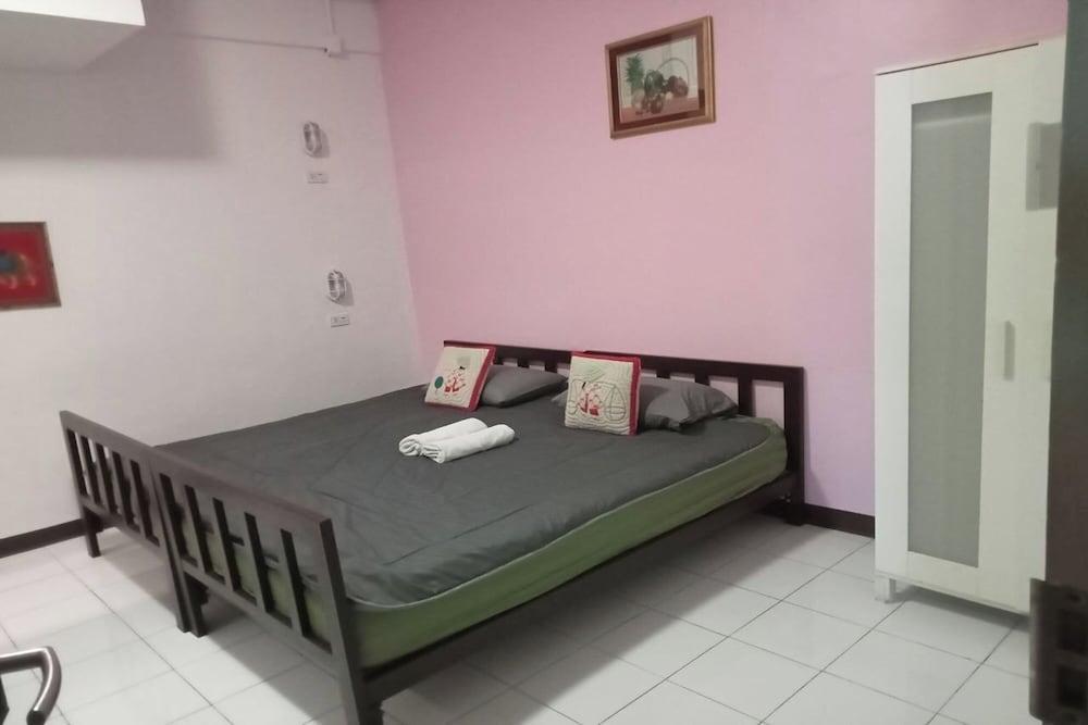 Sleep Dee Hostel Room Type - Standard Double Room, Private Bathroom