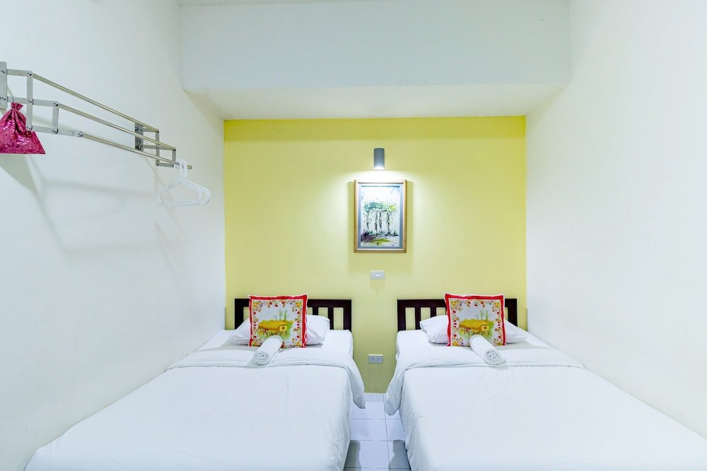 Sleep Dee Hostel Room Type - Deluxe Twin Room, Private Bathroom