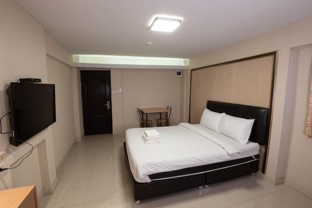 NRC Residence Suvarnabhumi Room Type - Deluxe Room