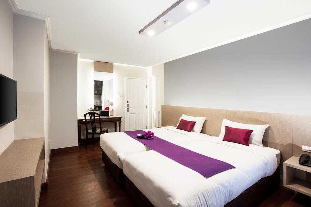 Collection O The Step Sathorn Room Type - Superior Twin