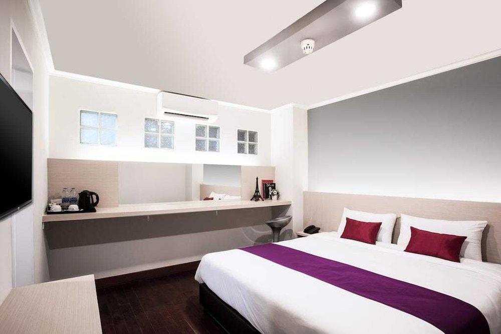 Collection O The Step Sathorn Room Type - Deluxe Double Room