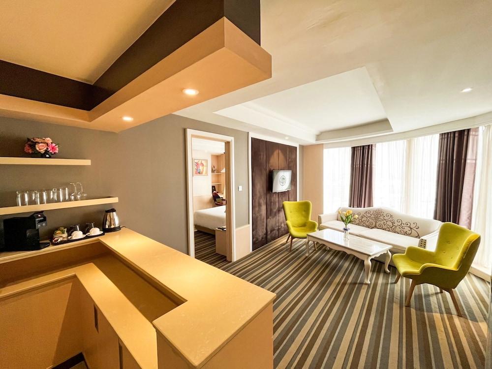 The Bazaar Hotel Bangkok – MRT Lat Phrao Ratchadapisek Room Type - JUNIOR SUITE