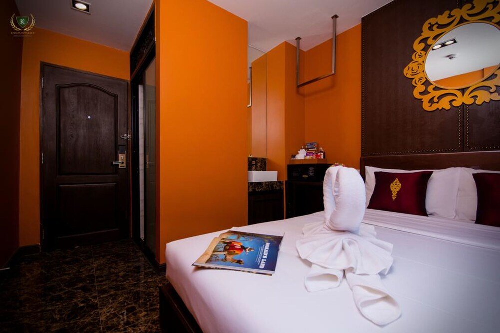 Violet Tower at Khaosan Palace Room Type - Amber Double Room