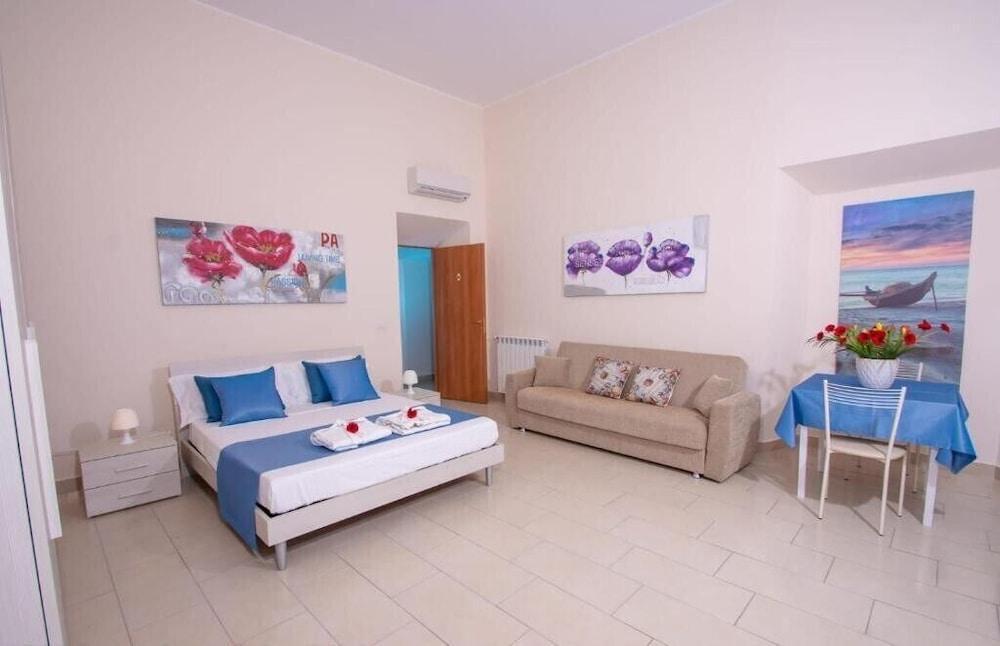Alloggio Turistico Port View Room Type - Family Room, Private Bathroom (External)