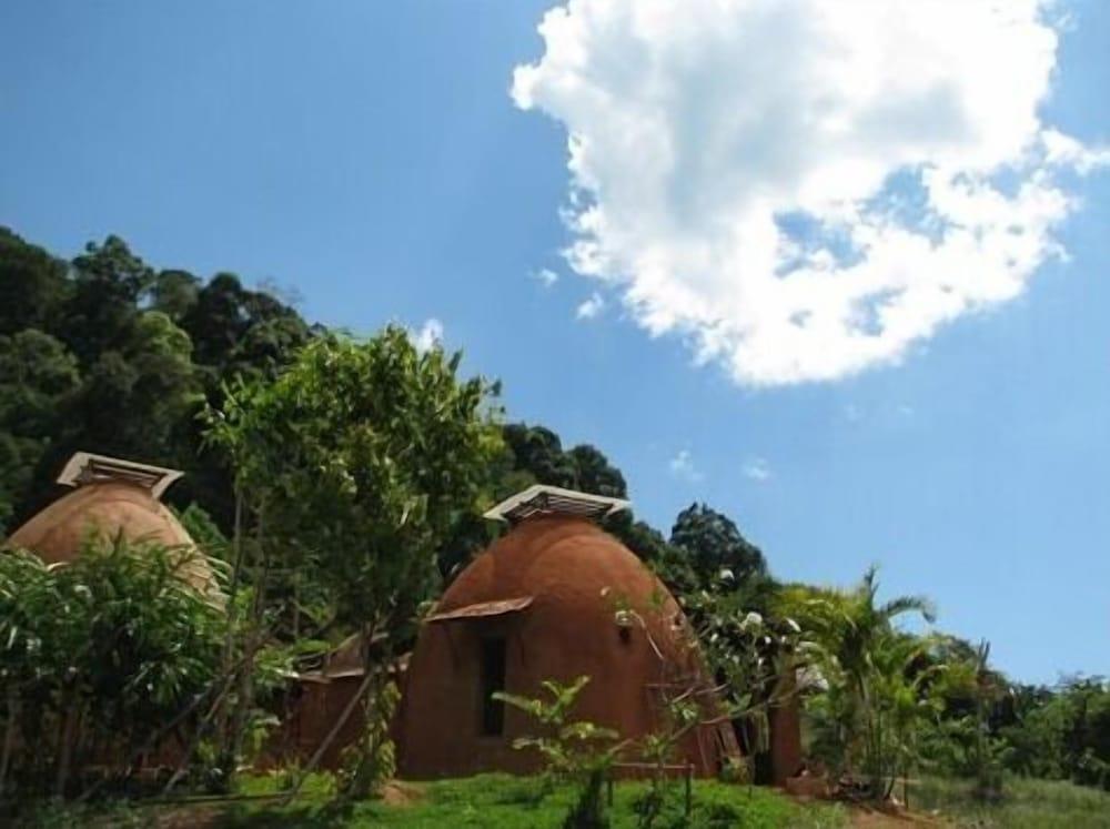 Baan Dinlamun