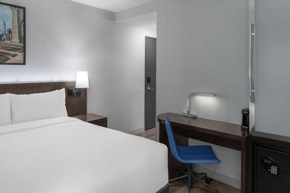 Four Points By Sheraton New York Downtown - Tap to explore photos