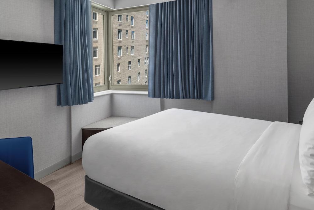 Four Points By Sheraton New York Downtown - Tap to explore photos