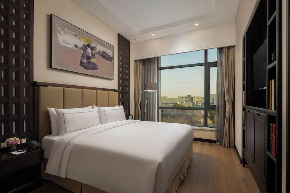 DoubleTree by Hilton Shanghai Hongqiao - Tap to explore photos