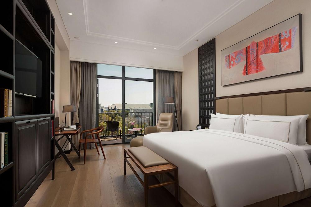 DoubleTree by Hilton Shanghai Hongqiao Room Type - Deluxe Terrace King Room