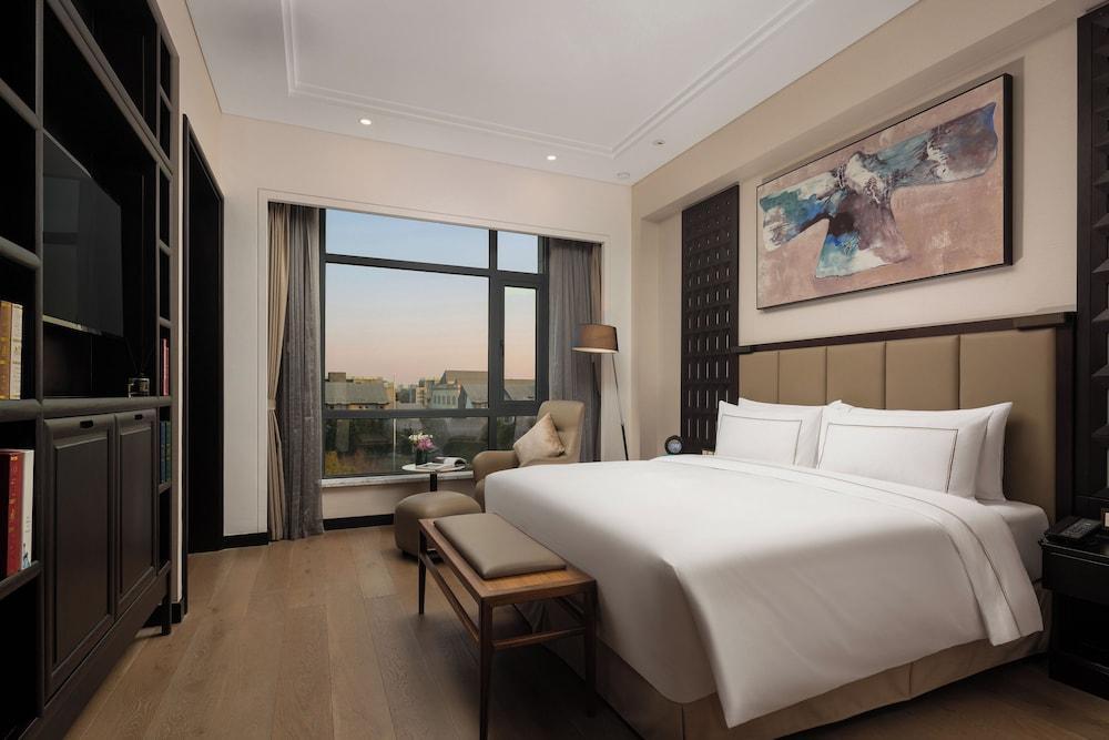 DoubleTree by Hilton Shanghai Hongqiao Room Type - Pet Friendly King Room