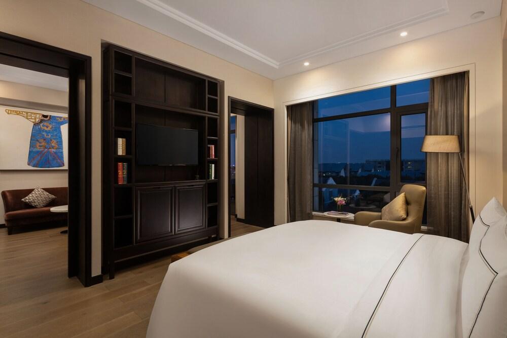 DoubleTree by Hilton Shanghai Hongqiao Room Type - Premium Suite, Garden View