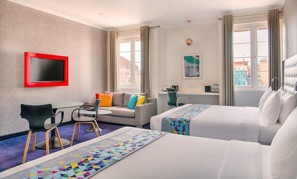 Fairway Colombo - Sri Lanka's First Hotel With Robot Technology Room Type - Deluxe Family Room