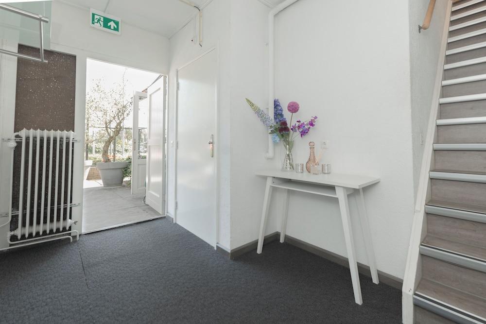 Boutique Hotel Herbergh Amsterdam Airport - Tap to explore photos