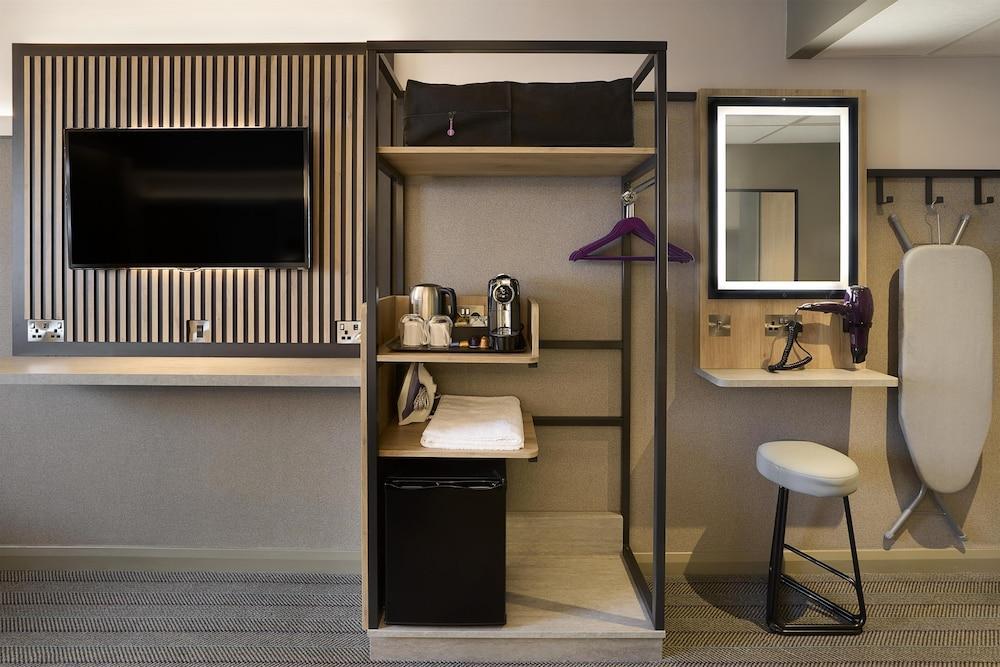 Premier Inn London St.Pancras - Tap to explore photos