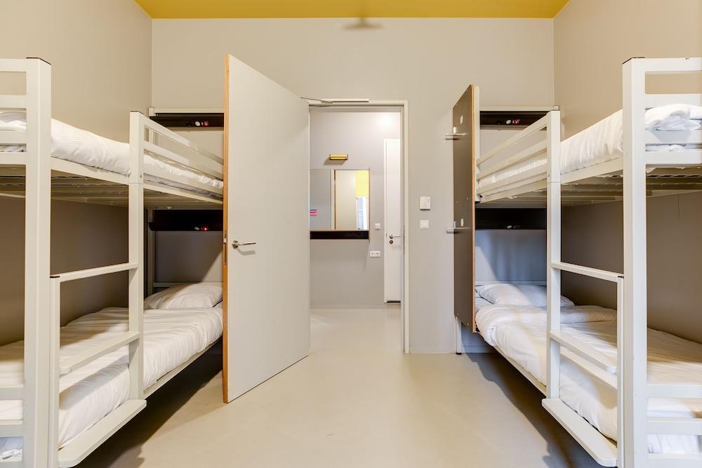 ClinkNOORD - Hostel Room Type - Bed in 4-6-bed Mixed Dorm, Private Bathroom