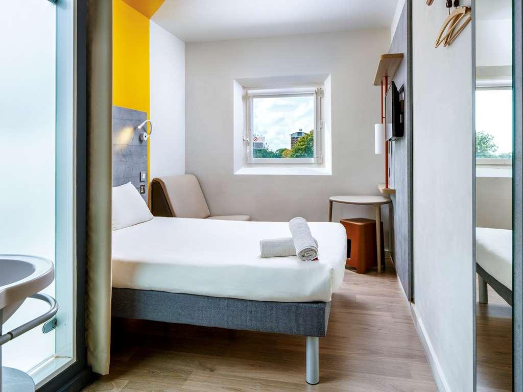 ibis budget London Hounslow - Tap to explore photos