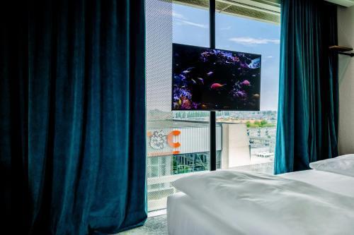 Motel One Amsterdam Room Type - Superior King Room with view