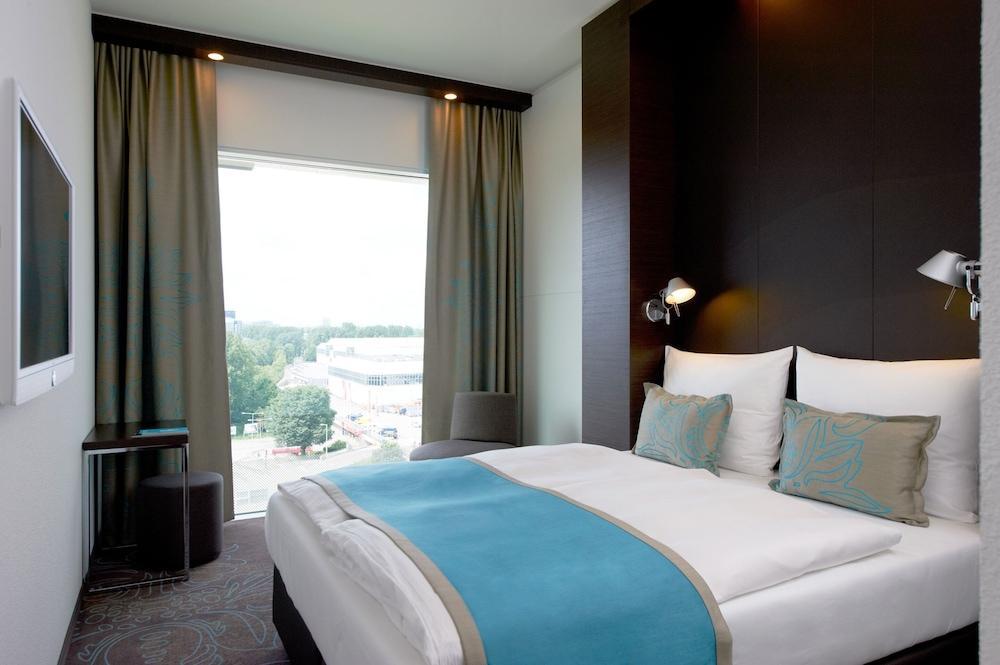 Motel One Amsterdam Room Type - Standard Double Room with view