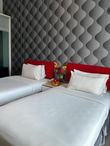 Cenang Plaza Beach Hotel - Tap to explore photos