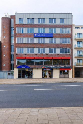 Eurotraveller Hotel-Premier Harrow - Tap to explore photos
