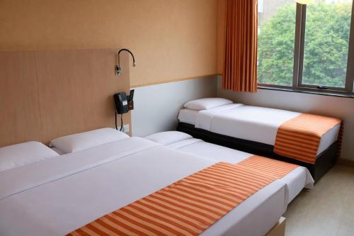 Eurotraveller Hotel-Premier Harrow - Tap to explore photos