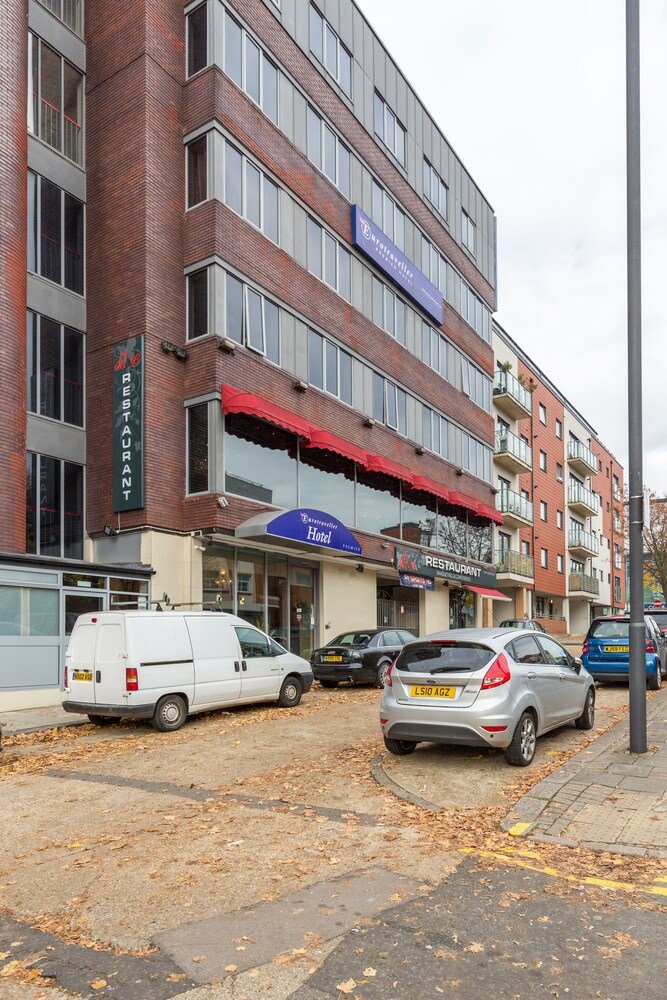 Eurotraveller Hotel-Premier Harrow - Tap to explore photos