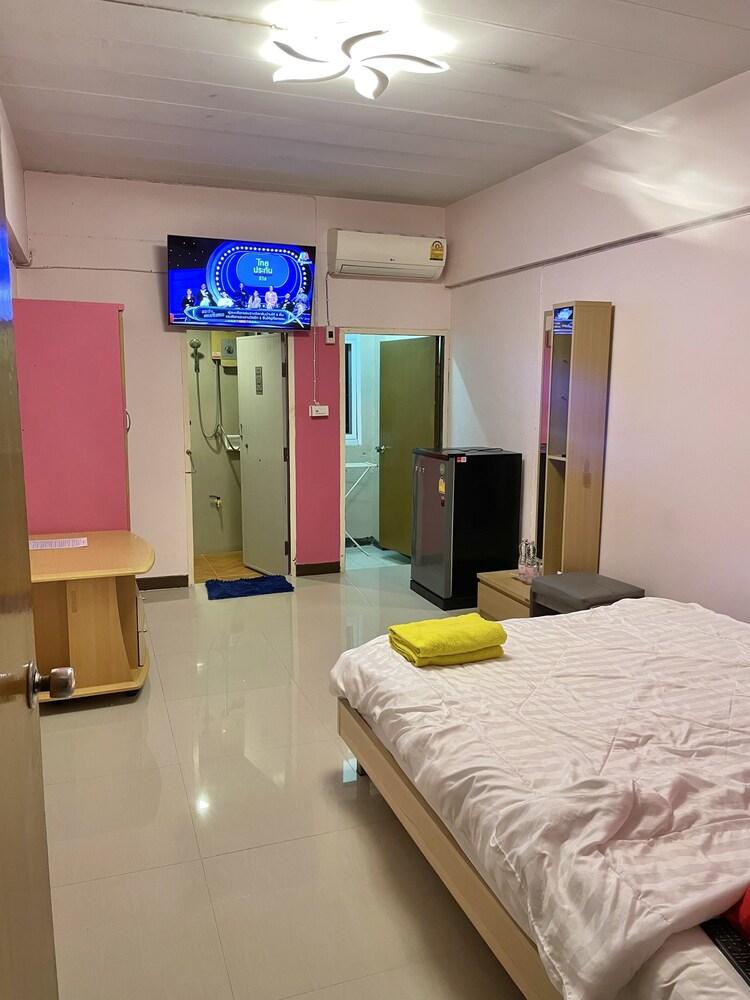 Gedkanok Apartment Room Type - Standard Double Room