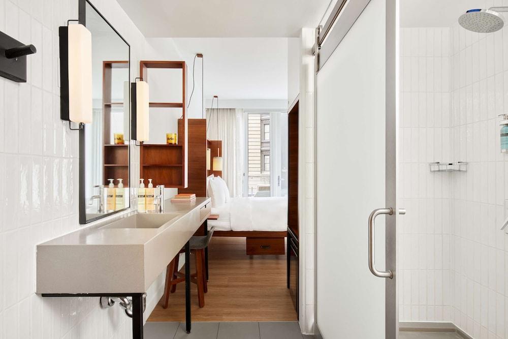 Arlo NoMad Room Type - Room, 1 Queen Bed, Corner