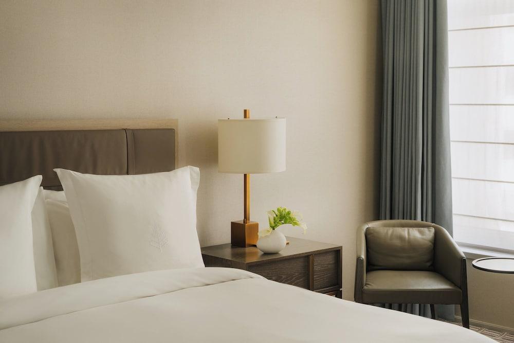 Four Seasons Hotel New York Downtown Room Type - Manhattan Room with Double Beds