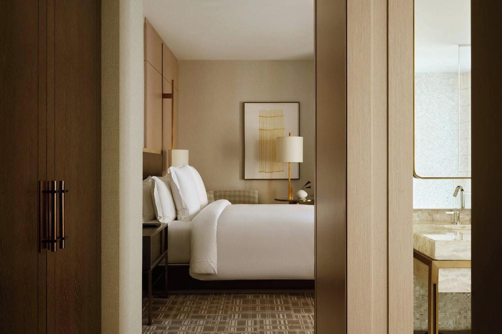 Four Seasons Hotel New York Downtown Room Type - Accessible SoHo Premier King Four Seasons Hotel New York Downtown Room Type - Accessible SoHo Premier King