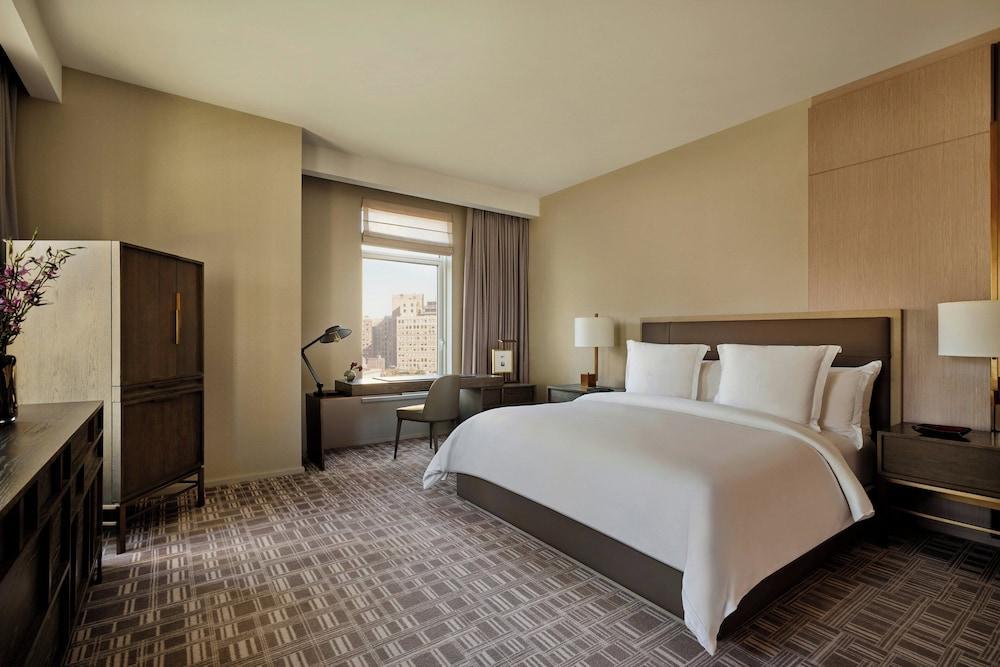 Four Seasons Hotel New York Downtown Room Type - Hudson Corner King