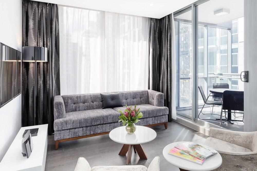 Meriton Suites Chatswood - Tap to explore photos
