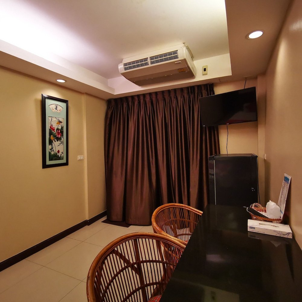 KKinn South Pattaya Hotel - Tap to explore photos
