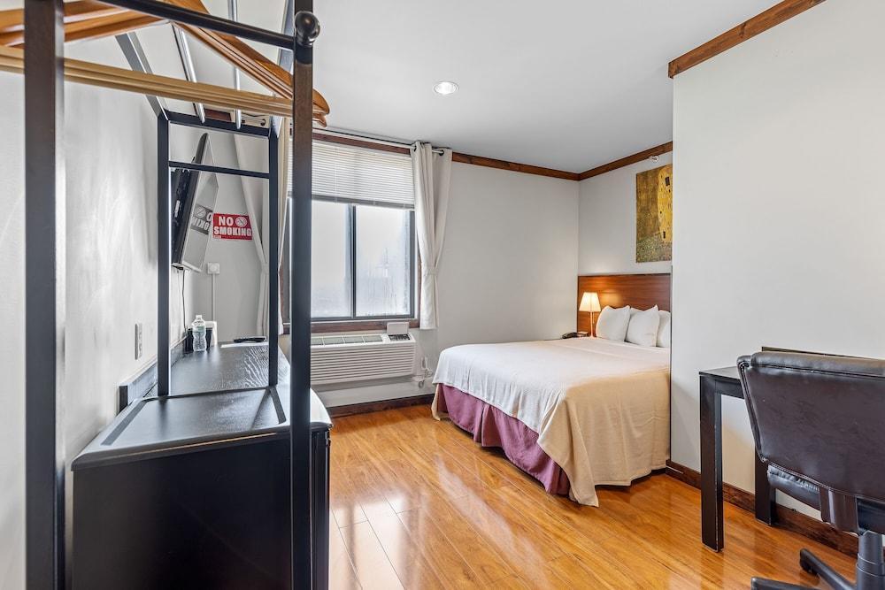 LIC Hotel Room Type - Room, 1 Queen Bed