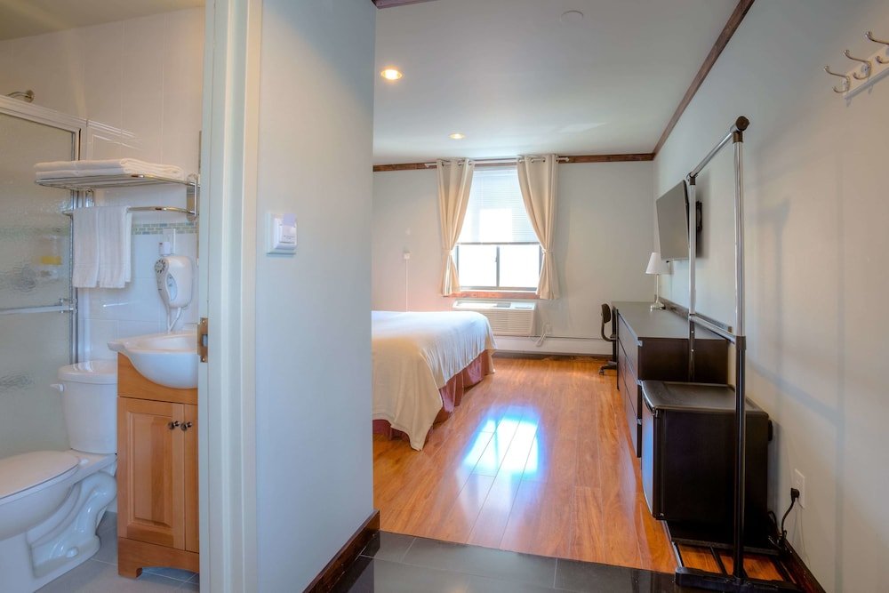 LIC Hotel Room Type - Room, 1 King Bed