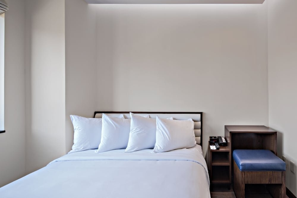Orchard Street Hotel Room Type - Orchard Queen