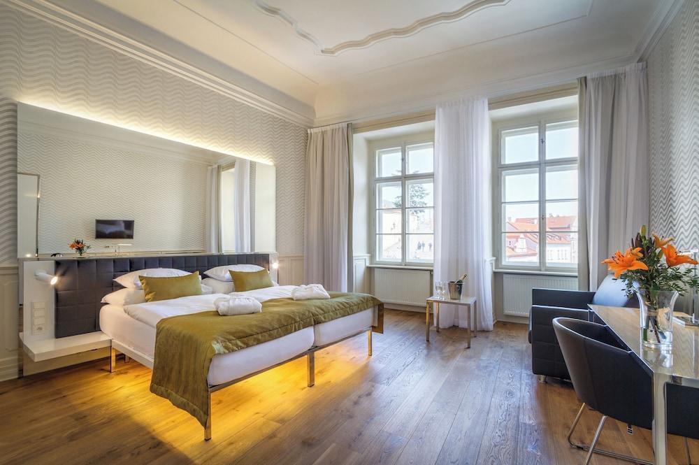 Hotel Golden Star Room Type - Deluxe Double Room