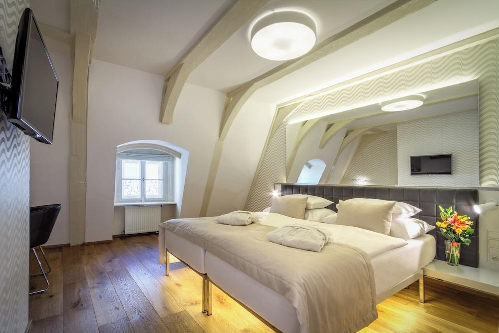 Hotel Golden Star Room Type - Standard Double Room Hotel Golden Star Room Type - Standard Double Room