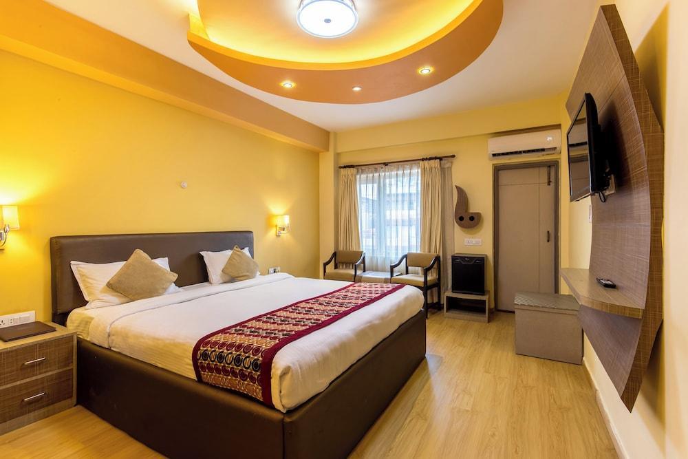 Hotel Moonlight Room Type - Deluxe Double Room