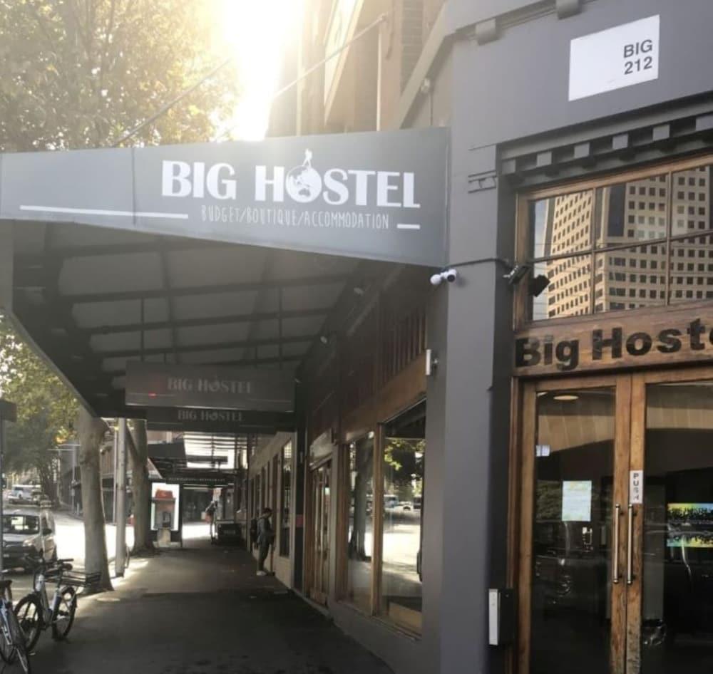 Big Backpackers Hostel - Tap to explore photos